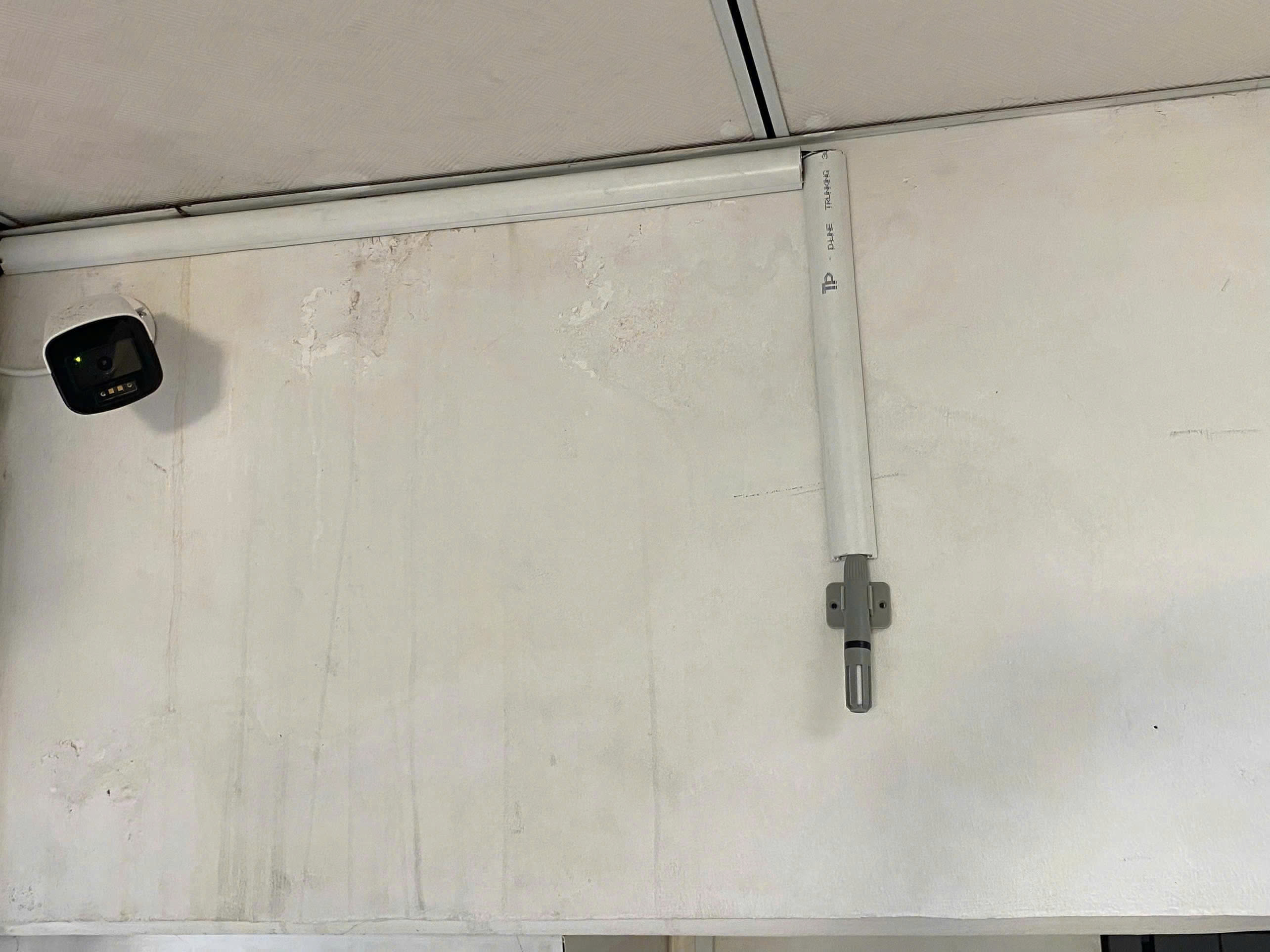On-site installation of the Vivoo AI Camera.